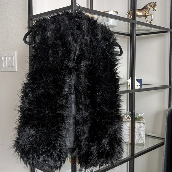 Black Faux fur Vest SMALL - Picture 6 of 6